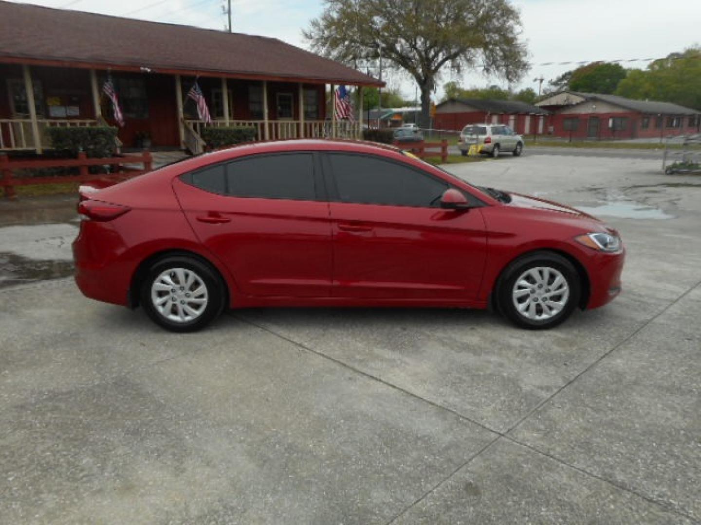 2018 RED HYUNDAI ELANTRA LIMITED; SE (5NPD74LF2JH) , located at 10405 Abercorn Street, Savannah, GA, 31419, (912) 921-8965, 31.988262, -81.131760 - Photo#4